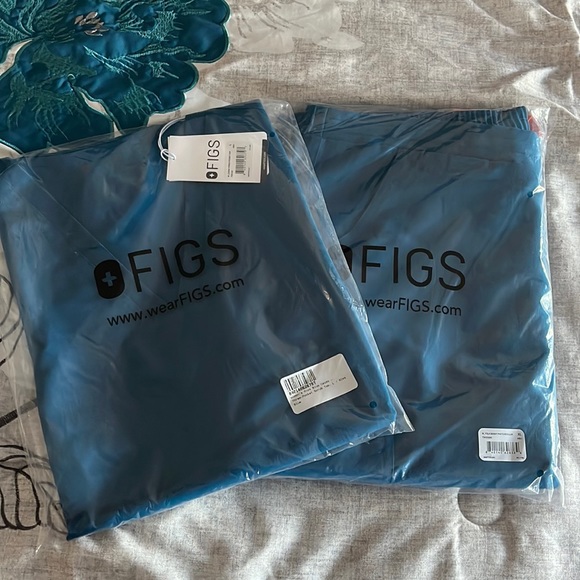 Figs limited edition Alps blue Casma top and Yola bottoms - Picture 3 of 7